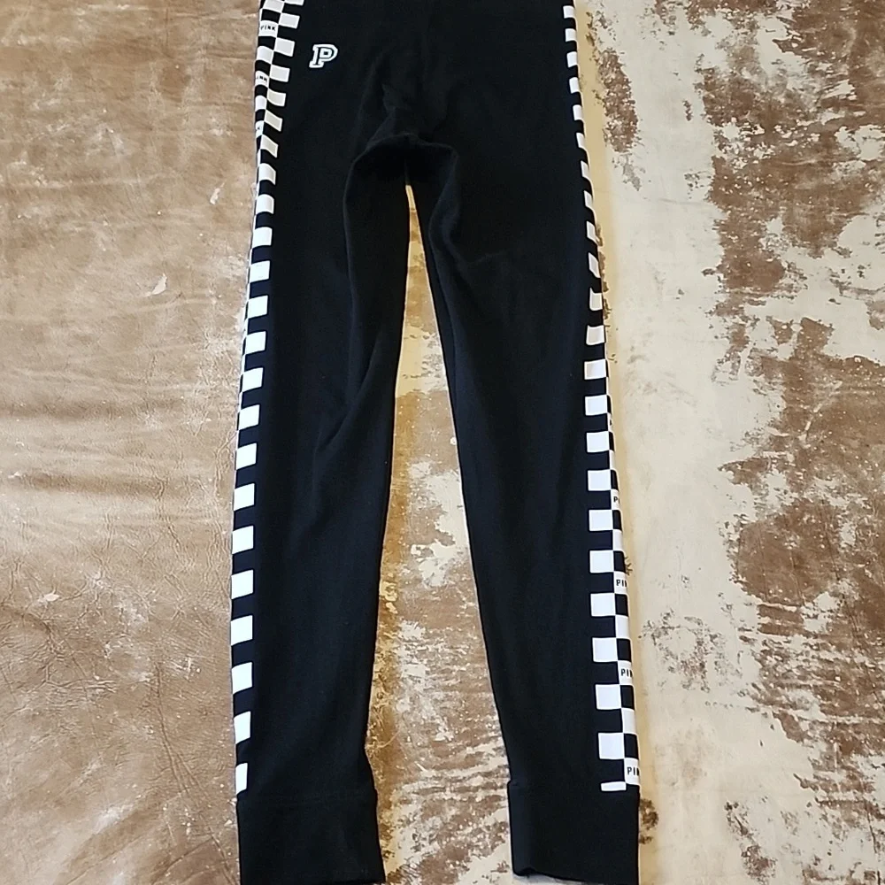 Hard To Find Pink VS White and Black Checkerd Leggings. Size: S - Picture 3 of 12
